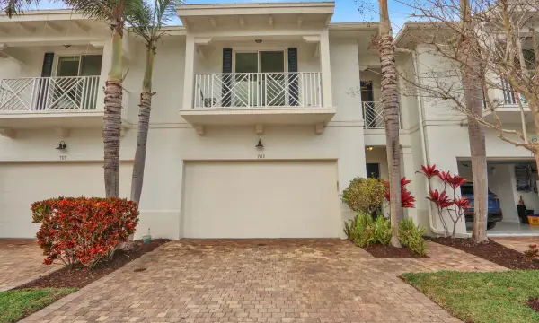 7113 Kensington Court, Palm Beach Gardens, FL 33418