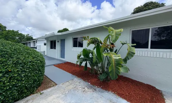 2811 NW 8th Street, Pompano Beach, FL 33069