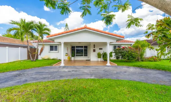 2141 N 56th Avenue, Hollywood, FL 33021