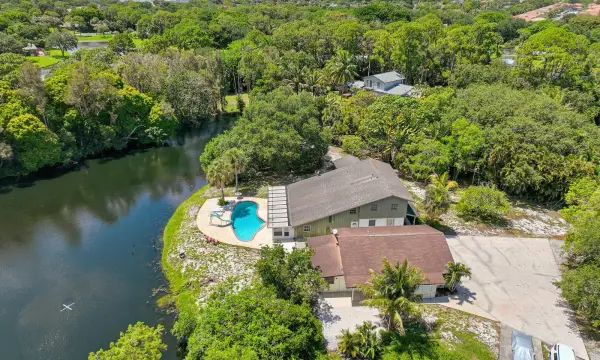 7689 Lawrence Road, Boynton Beach, FL 33436