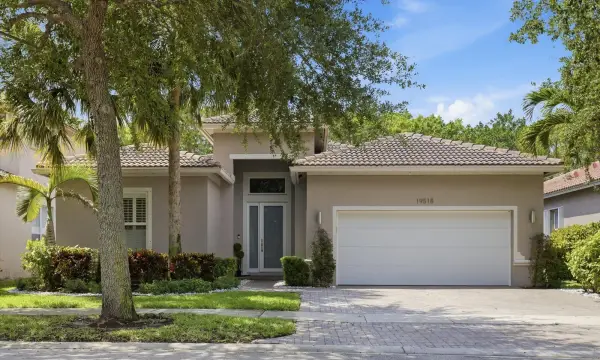 19518 S Whitewater Avenue, Weston, FL 33332
