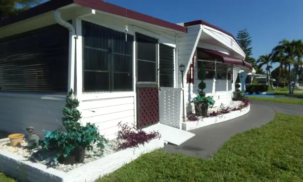 6385 Cypress Lane, Atlantis, FL 33462