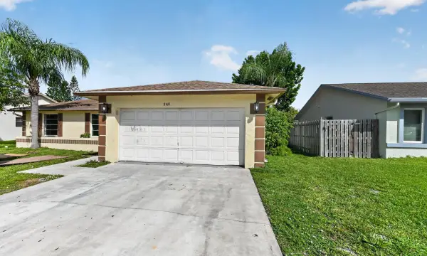 8421 Winnipesaukee Way, Lake Worth, FL 33467