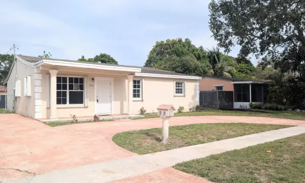 541 N 68th Way, Hollywood, FL 33024