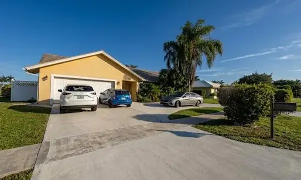 2554 SW 23rd Cranbrook Drive, Boynton Beach, FL 33436
