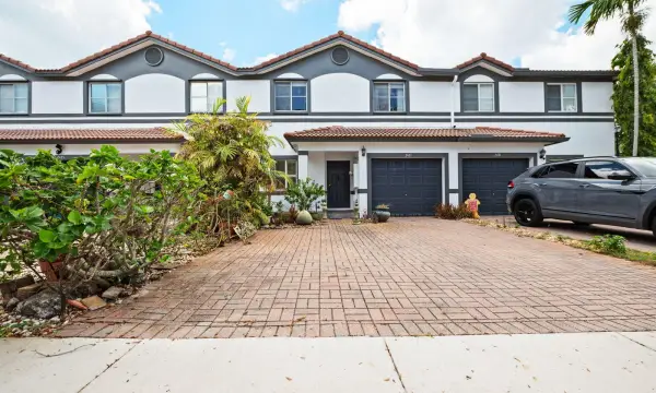 2481 NW 98th Lane, Sunrise, FL 33322