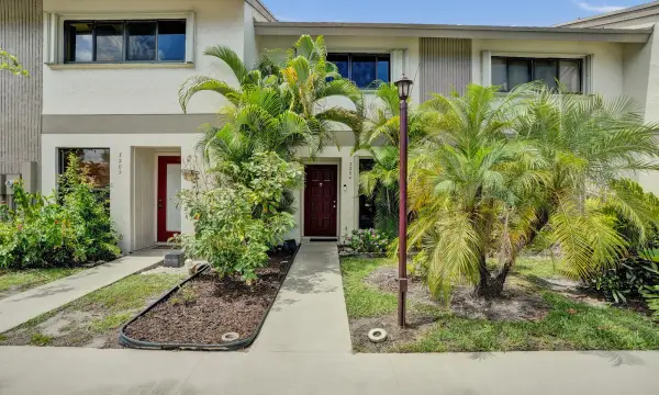3028 S Oakland Forest Drive 3204, Oakland Park, FL 33309