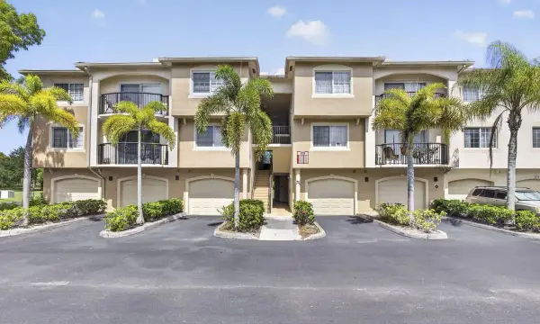 800 S Crestwood Ct Court S 809, Royal Palm Beach, FL 33411