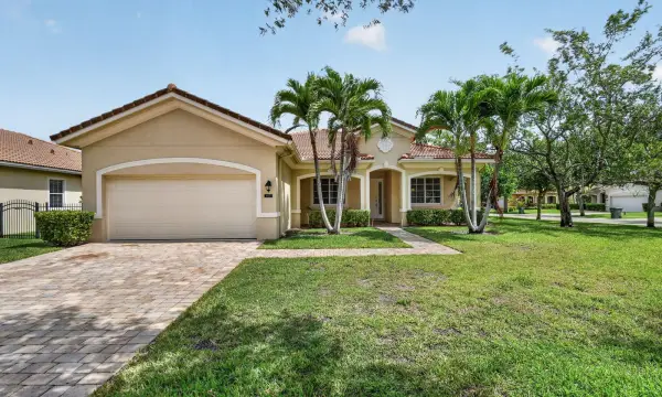 6810 Osage Circle, Greenacres, FL 33413