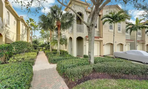 4941 E Bonsai Circle E 209, Palm Beach Gardens, FL 33418