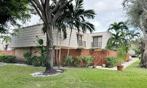 1700 Embassy Drive 504, West Palm Beach, FL 33401