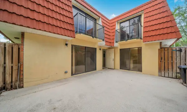 713 NW 99th Circle, Plantation, FL 33324