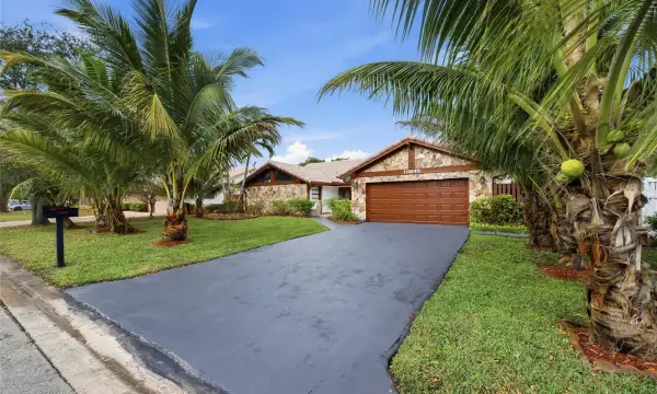 10949 NW 1st Manor, Coral Springs, FL 33071