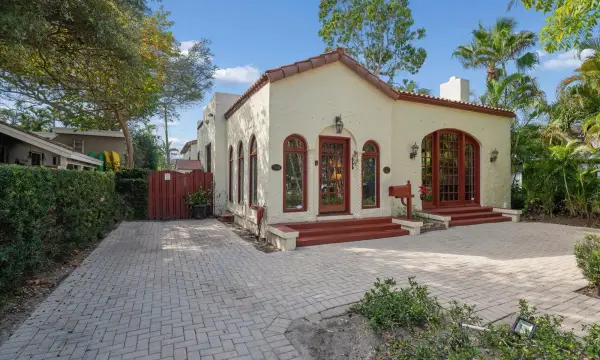 704 SE 8th Street, Fort Lauderdale, FL 33316