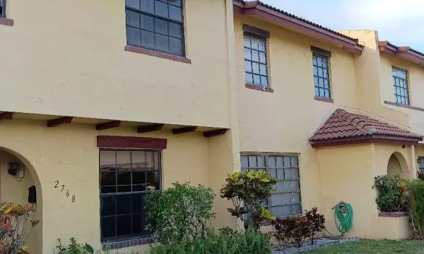2768 NW 47th Lane 2803, Lauderdale Lakes, FL 33313