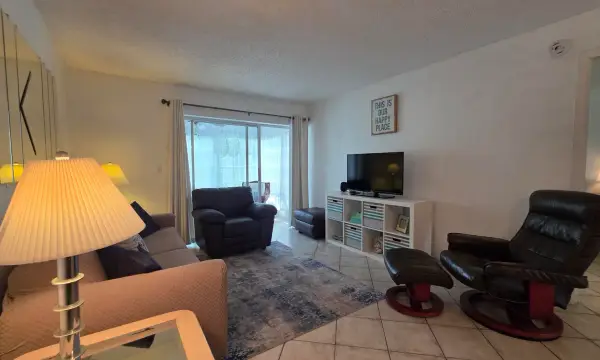 2900 NW 46th Avenue 213, Lauderdale Lakes, FL 33313