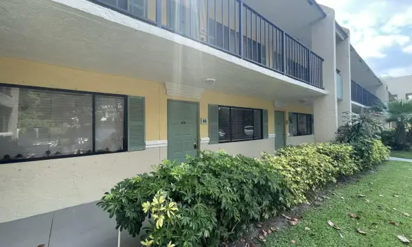 1811 Meadows Circle W, Boynton Beach, FL 33436