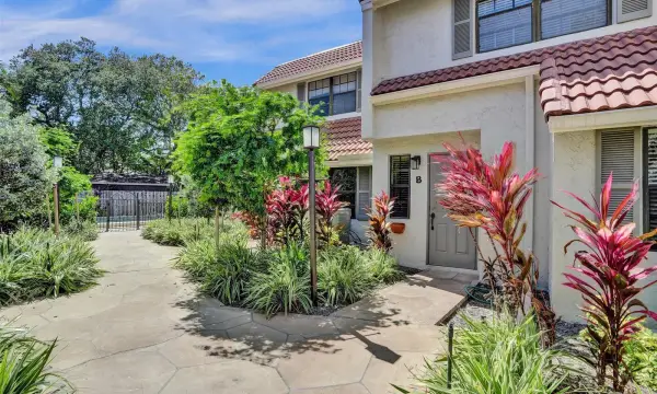 1415 Miami Road B, Fort Lauderdale, FL 33316