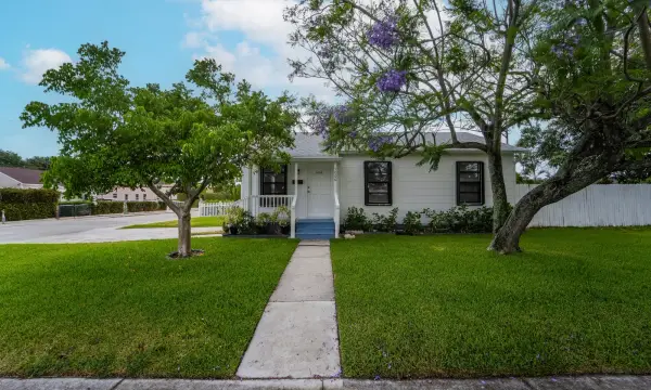 5000 Lake Avenue, West Palm Beach, FL 33405