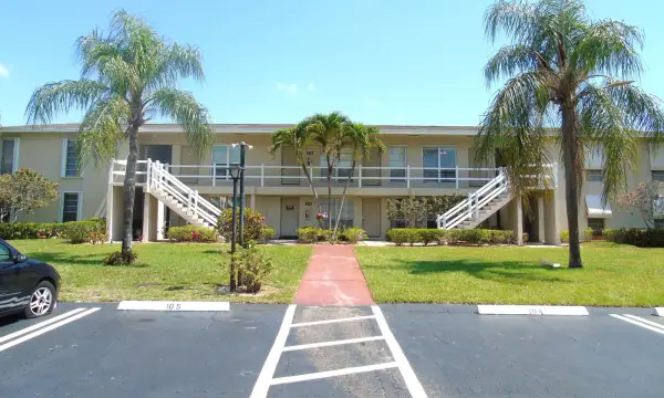 309 Circle Drive S 204, Boynton Beach, FL 33435