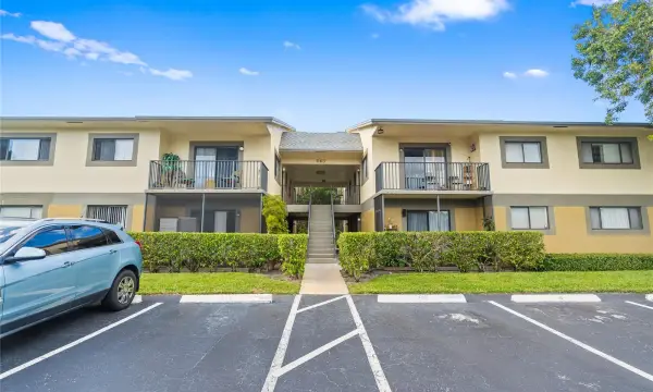 567 Trace Circle 104, Deerfield Beach, FL 33441