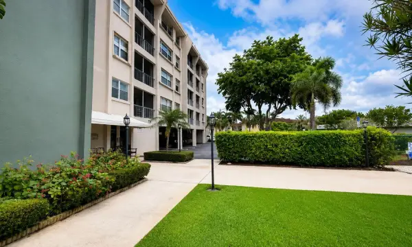 505 Spencer Drive 309, West Palm Beach, FL 33409