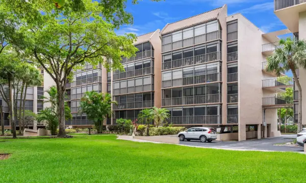 2816 N 46 Avenue J482, Hollywood, FL 33021