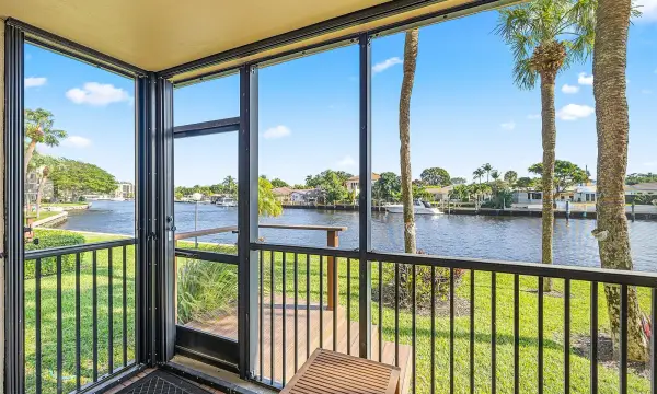 18 Royal Palm Way Way 109, Boca Raton, FL 33432
