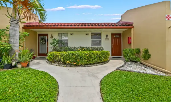 109 Lake Barbara Drive, West Palm Beach, FL 33411
