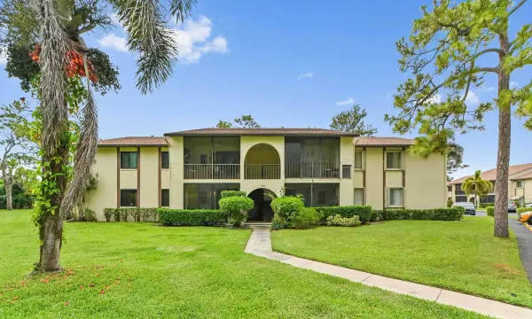 319 Knotty Pine Circle C-1, Greenacres, FL 33463