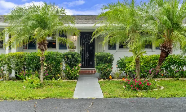 2017 SW Golf Lane 113, Boynton Beach, FL 33426