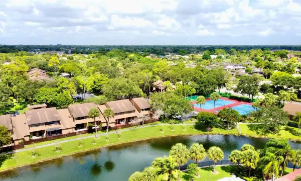 7750 NW 79th Avenue H5, Tamarac, FL 33321