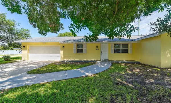 678 Riverside Drive, Palm Beach Gardens, FL 33410