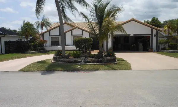 8706 NW 83rd Street, Tamarac, FL 33321