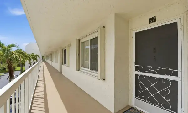 3146 Via Poinciana 307, Lake Worth, FL 33467