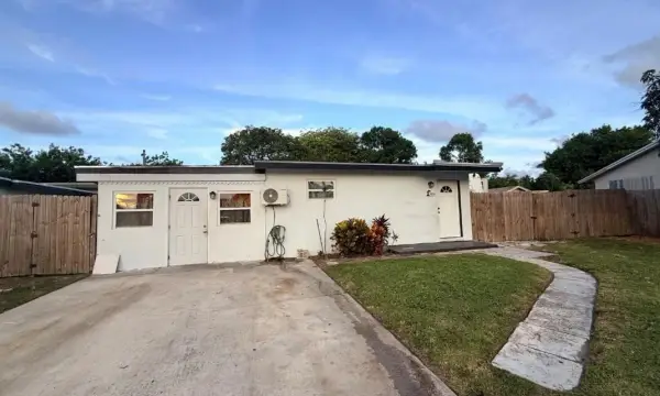 3016 E Palm Drive, Boynton Beach, FL 33435
