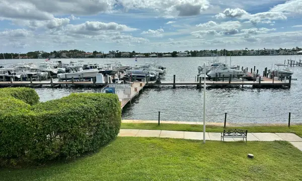 167 Yacht Club Way 204, Hypoluxo, FL 33462