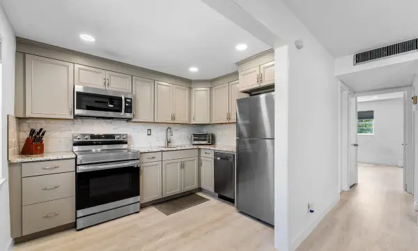 340 NW 19th Street 2020, Boca Raton, FL 33432