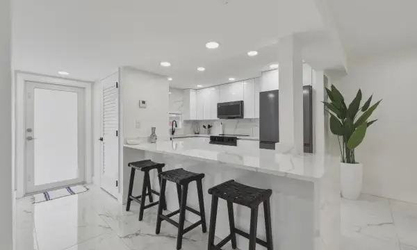 9523 N Hollybrook Lake Drive 103, Pembroke Pines, FL 33025