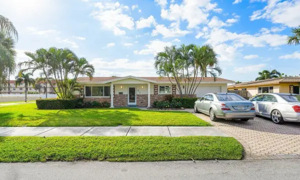 617 SE 8th Avenue, Deerfield Beach, FL 33441