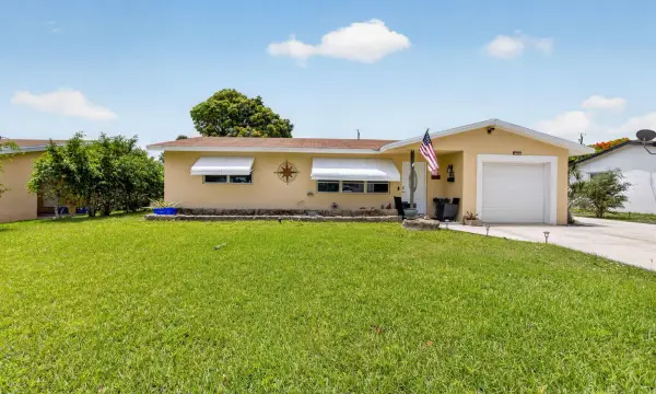 220 SW 10th Avenue, Boynton Beach, FL 33435