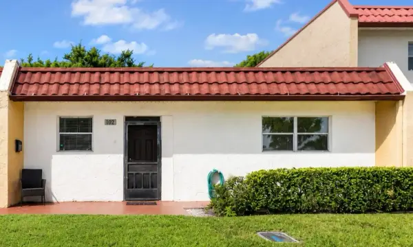 102 Lake Anne Drive, West Palm Beach, FL 33411