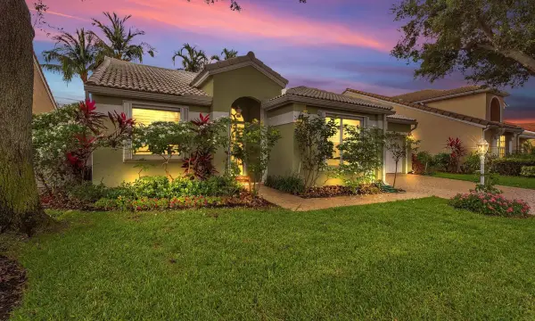 1097 Roble Way, Palm Beach Gardens, FL 33410