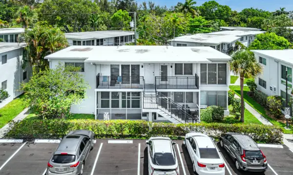 1045 SE 15th Street 13d, Fort Lauderdale, FL 33316