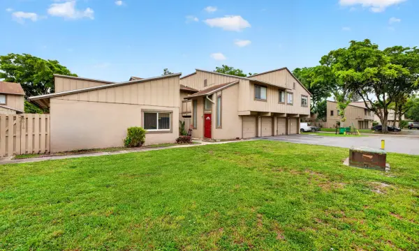 5611 NW 21st Street 8-a, Lauderhill, FL 33313