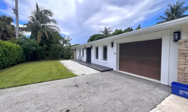 902 S Swinton Avenue, Delray Beach, FL 33444