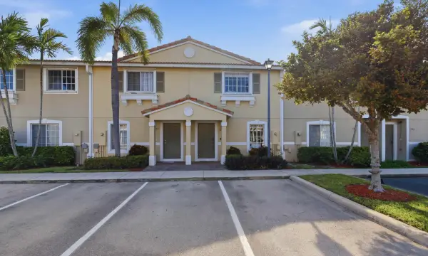 5959 London Lane, Tamarac, FL 33321