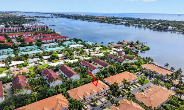 124 Las Brisas Circle, Hypoluxo, FL 33462