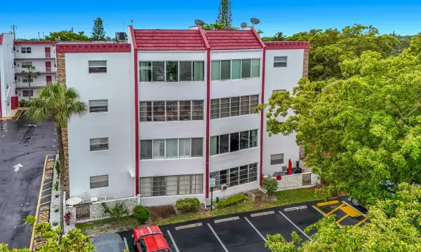 4270 NW 40th Street 401, Lauderdale Lakes, FL 33319