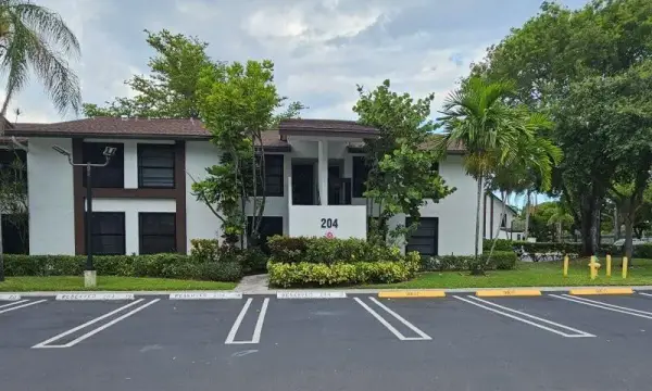 204 Lake Pointe Drive 107, Oakland Park, FL 33309